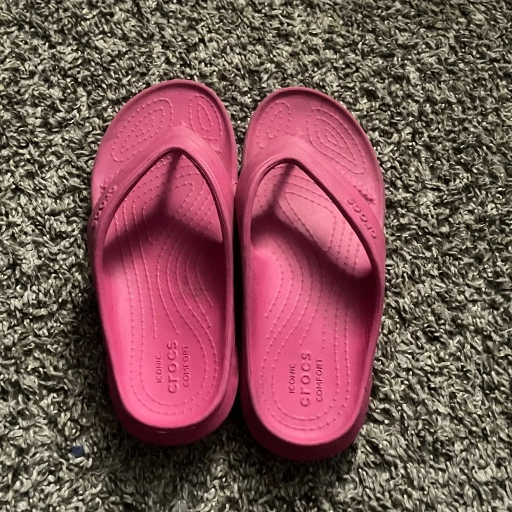CROCS Vibrant Pink Sandals Girls Sz 1